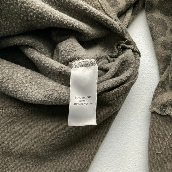 Women’s Maurice’s green leopard print sweater size 2XL - Picture 4 of 6